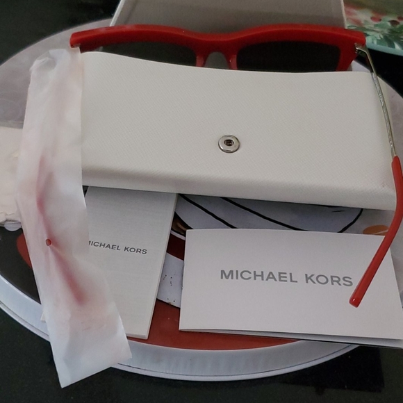 Michael kors HOST PICK gorgeous red sunglasses sold out new gorgeous - Picture 3 of 4